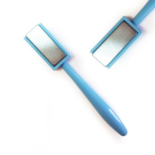 Cat Eye Effect Magnet Blue